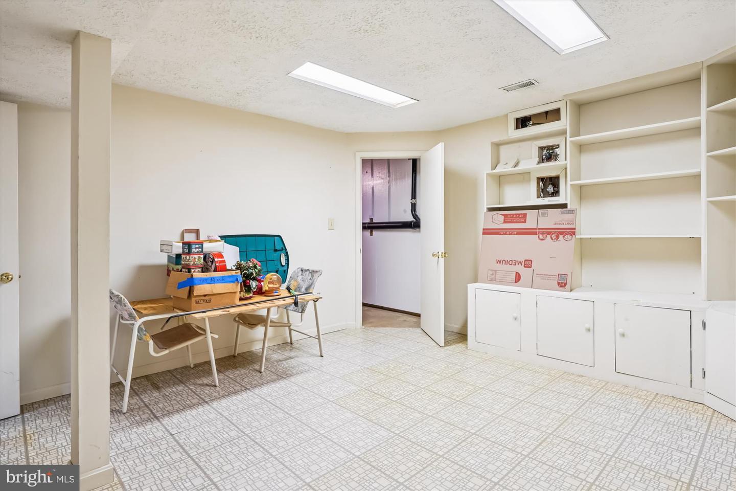 135 APPLEGATE DR, STERLING, Virginia 20164, 4 Bedrooms Bedrooms, ,2 BathroomsBathrooms,Residential,For sale,135 APPLEGATE DR,VALO2113300 MLS # VALO2113300