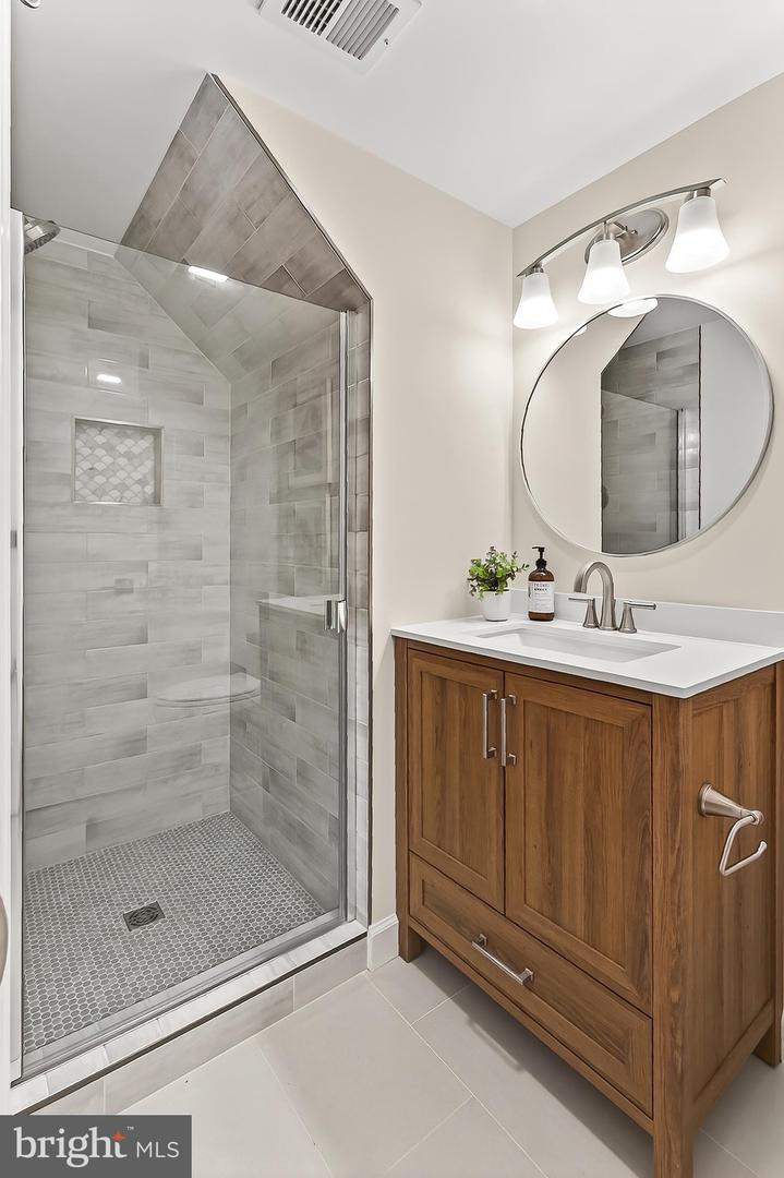 8011 LYNNFIELD DR, ALEXANDRIA, Virginia 22306, 5 Bedrooms Bedrooms, ,3 BathroomsBathrooms,Residential,For sale,8011 LYNNFIELD DR,VAFX2284078 MLS # VAFX2284078