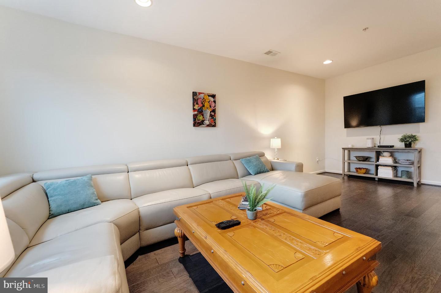 22720 FERNCREST TER, BRAMBLETON, Virginia 20148, 3 Bedrooms Bedrooms, 11 Rooms Rooms,2 BathroomsBathrooms,Residential,For sale,22720 FERNCREST TER,VALO2113360 MLS # VALO2113360