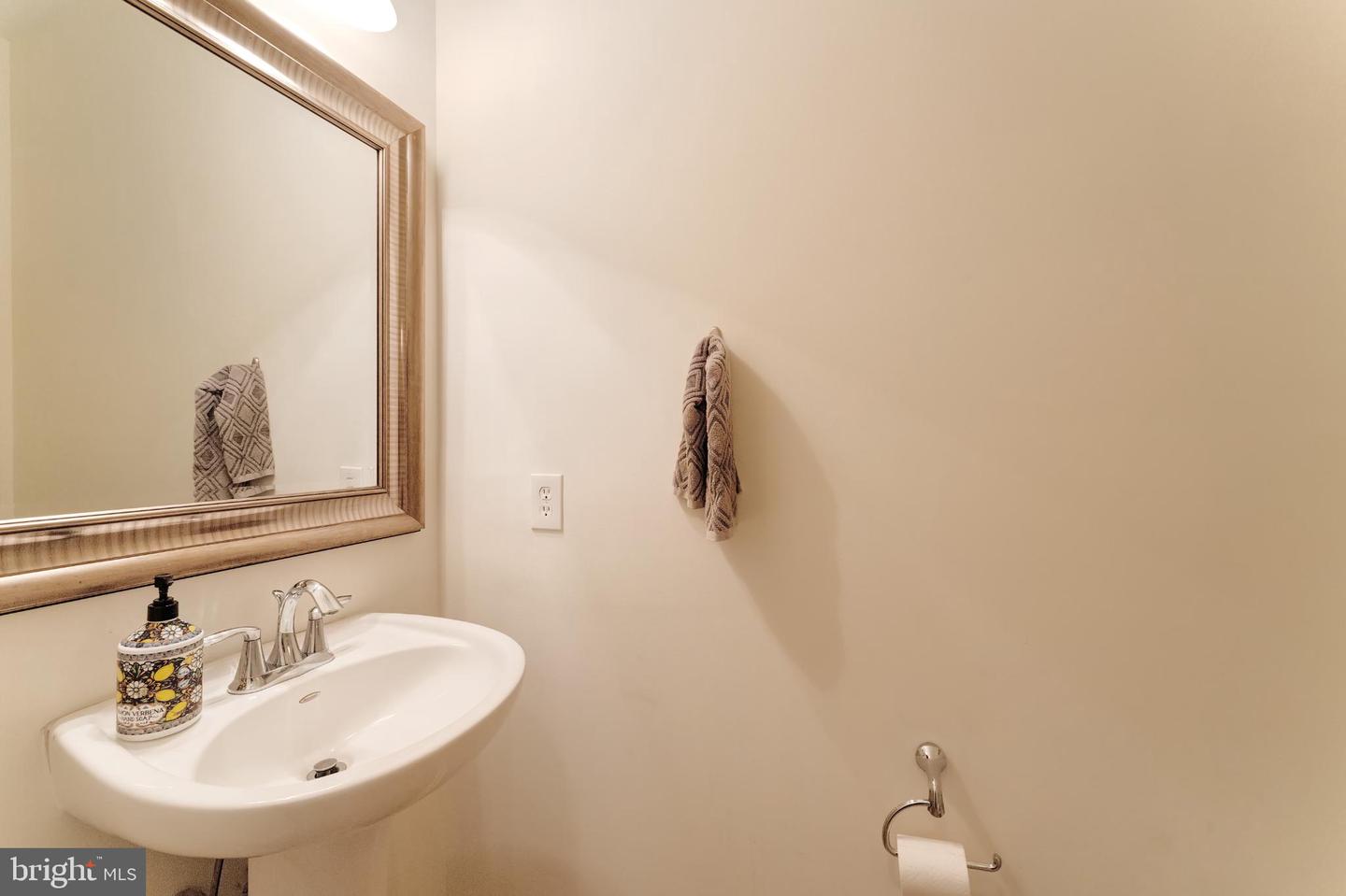 22720 FERNCREST TER, BRAMBLETON, Virginia 20148, 3 Bedrooms Bedrooms, 11 Rooms Rooms,2 BathroomsBathrooms,Residential,For sale,22720 FERNCREST TER,VALO2113360 MLS # VALO2113360