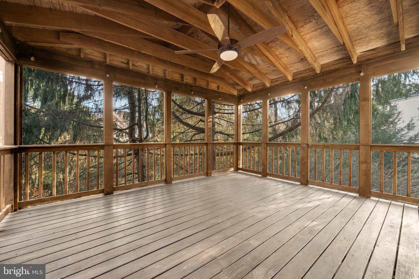 909 CANTLE LN, GREAT FALLS, Virginia 22066, 4 Bedrooms Bedrooms, ,3 BathroomsBathrooms,Residential,For sale,909 CANTLE LN,VAFX2284274 MLS # VAFX2284274