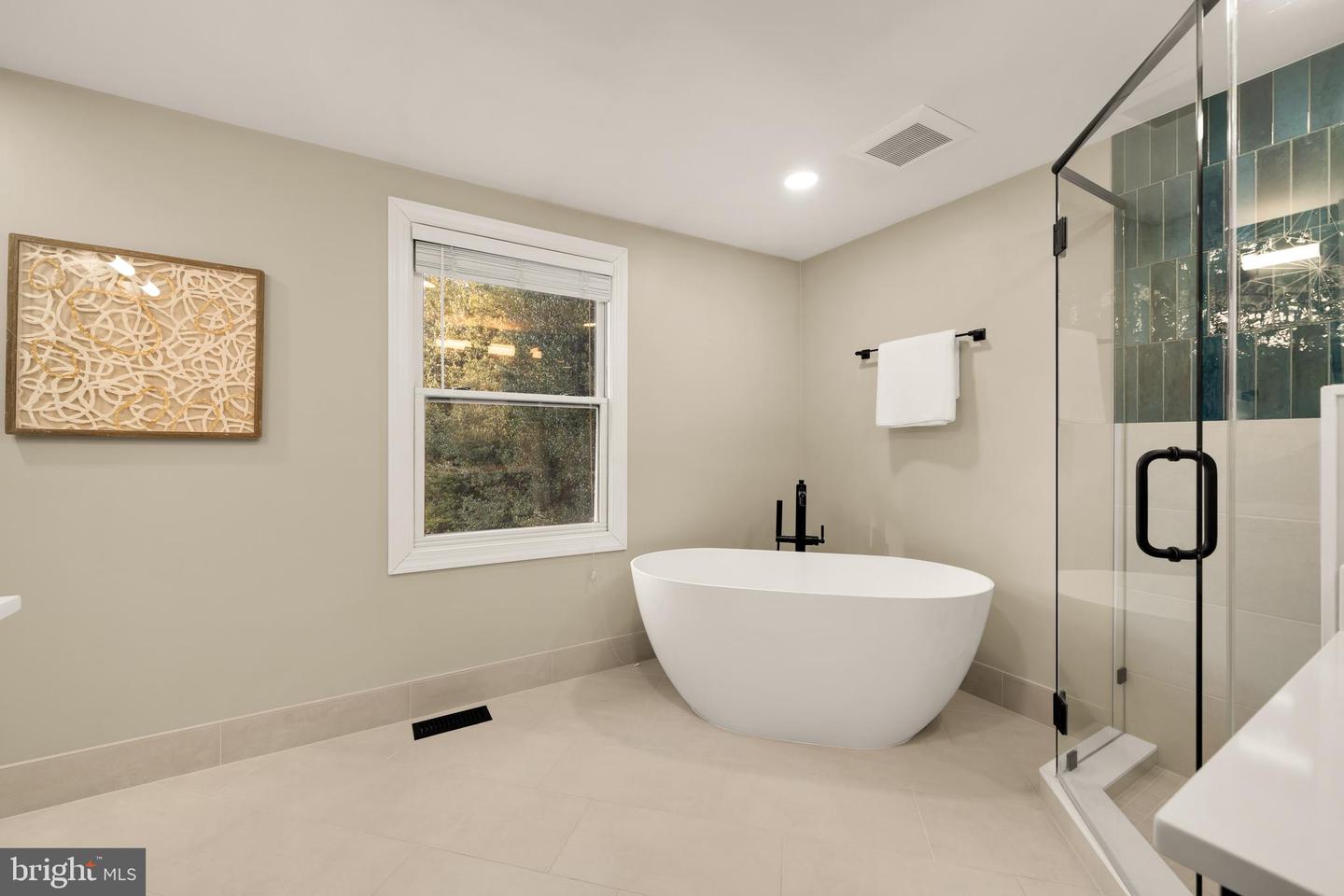 909 CANTLE LN, GREAT FALLS, Virginia 22066, 4 Bedrooms Bedrooms, ,3 BathroomsBathrooms,Residential,For sale,909 CANTLE LN,VAFX2284274 MLS # VAFX2284274