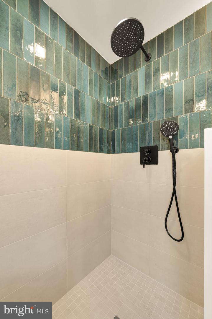 909 CANTLE LN, GREAT FALLS, Virginia 22066, 4 Bedrooms Bedrooms, ,3 BathroomsBathrooms,Residential,For sale,909 CANTLE LN,VAFX2284274 MLS # VAFX2284274