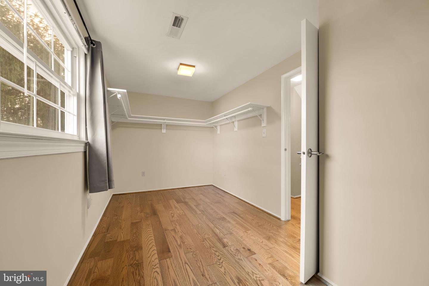 909 CANTLE LN, GREAT FALLS, Virginia 22066, 4 Bedrooms Bedrooms, ,3 BathroomsBathrooms,Residential,For sale,909 CANTLE LN,VAFX2284274 MLS # VAFX2284274