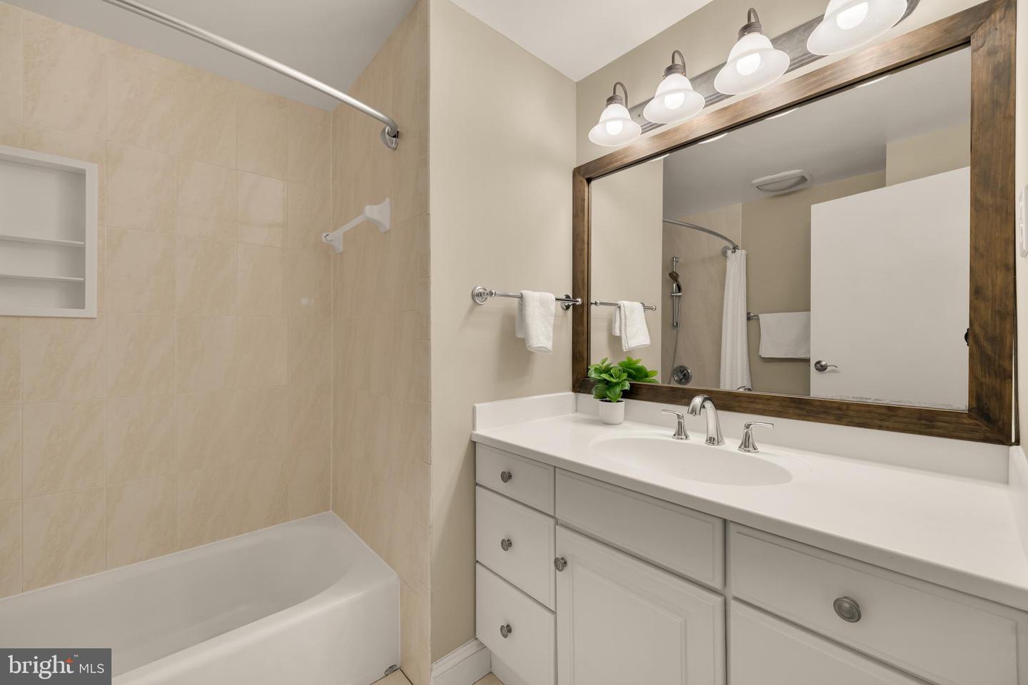 909 CANTLE LN, GREAT FALLS, Virginia 22066, 4 Bedrooms Bedrooms, ,3 BathroomsBathrooms,Residential,For sale,909 CANTLE LN,VAFX2284274 MLS # VAFX2284274