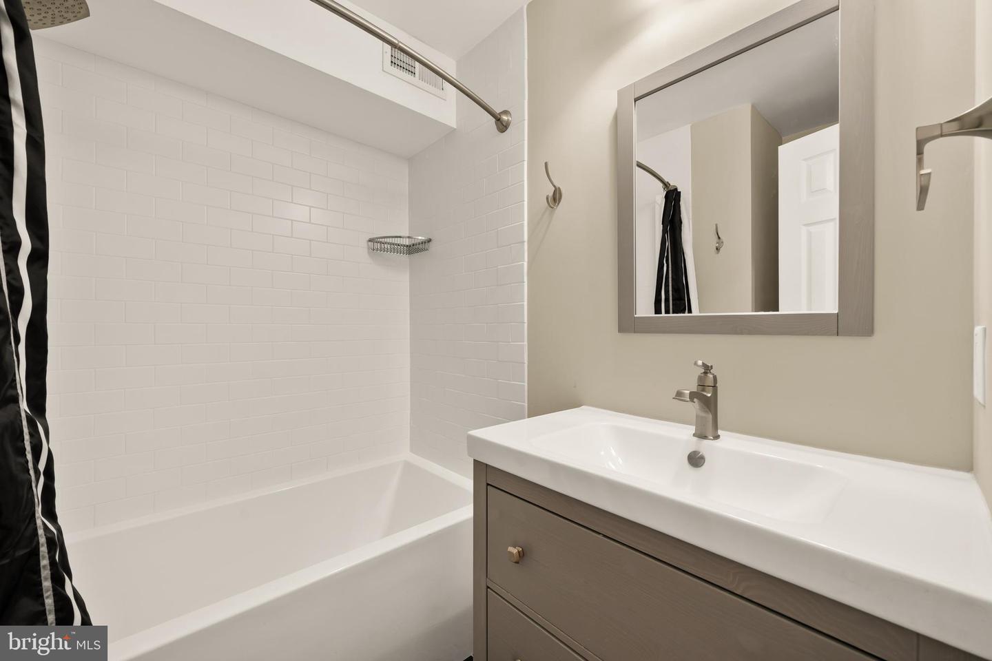 909 CANTLE LN, GREAT FALLS, Virginia 22066, 4 Bedrooms Bedrooms, ,3 BathroomsBathrooms,Residential,For sale,909 CANTLE LN,VAFX2284274 MLS # VAFX2284274