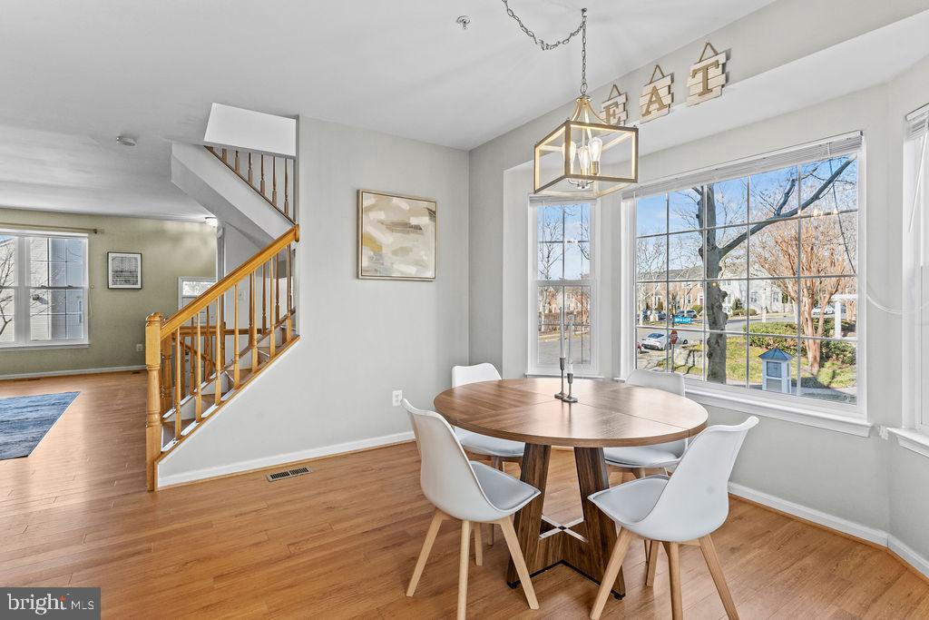 25450 UPPER CLUBHOUSE DR, CHANTILLY, Virginia 20152, 3 Bedrooms Bedrooms, ,2 BathroomsBathrooms,Residential,For sale,25450 UPPER CLUBHOUSE DR,VALO2113400 MLS # VALO2113400