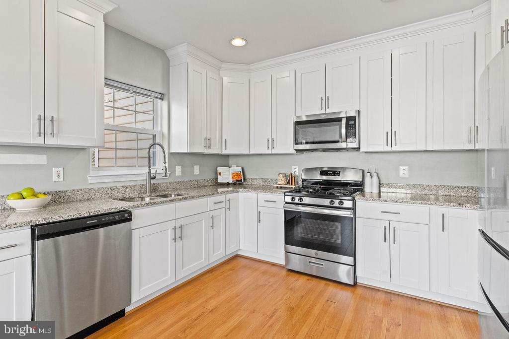 25450 UPPER CLUBHOUSE DR, CHANTILLY, Virginia 20152, 3 Bedrooms Bedrooms, ,2 BathroomsBathrooms,Residential,For sale,25450 UPPER CLUBHOUSE DR,VALO2113400 MLS # VALO2113400