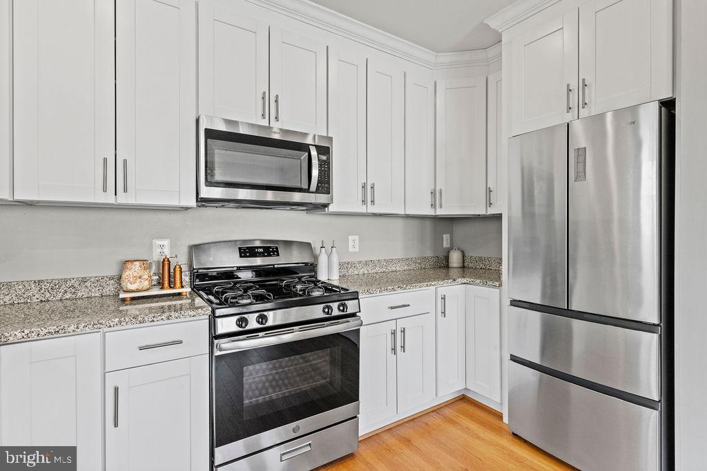 25450 UPPER CLUBHOUSE DR, CHANTILLY, Virginia 20152, 3 Bedrooms Bedrooms, ,2 BathroomsBathrooms,Residential,For sale,25450 UPPER CLUBHOUSE DR,VALO2113400 MLS # VALO2113400