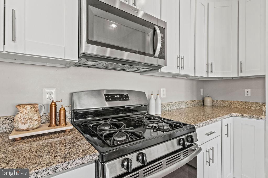 25450 UPPER CLUBHOUSE DR, CHANTILLY, Virginia 20152, 3 Bedrooms Bedrooms, ,2 BathroomsBathrooms,Residential,For sale,25450 UPPER CLUBHOUSE DR,VALO2113400 MLS # VALO2113400