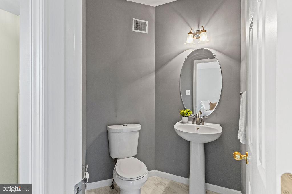 25450 UPPER CLUBHOUSE DR, CHANTILLY, Virginia 20152, 3 Bedrooms Bedrooms, ,2 BathroomsBathrooms,Residential,For sale,25450 UPPER CLUBHOUSE DR,VALO2113400 MLS # VALO2113400