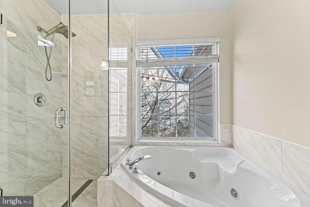 25450 UPPER CLUBHOUSE DR, CHANTILLY, Virginia 20152, 3 Bedrooms Bedrooms, ,2 BathroomsBathrooms,Residential,For sale,25450 UPPER CLUBHOUSE DR,VALO2113400 MLS # VALO2113400