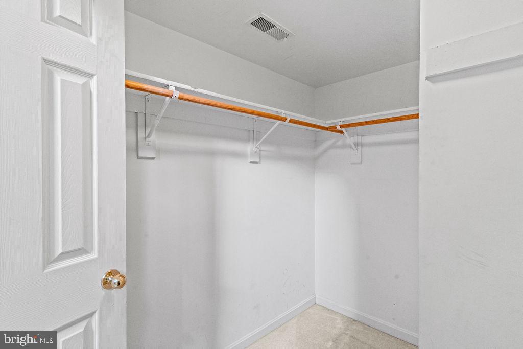 25450 UPPER CLUBHOUSE DR, CHANTILLY, Virginia 20152, 3 Bedrooms Bedrooms, ,2 BathroomsBathrooms,Residential,For sale,25450 UPPER CLUBHOUSE DR,VALO2113400 MLS # VALO2113400