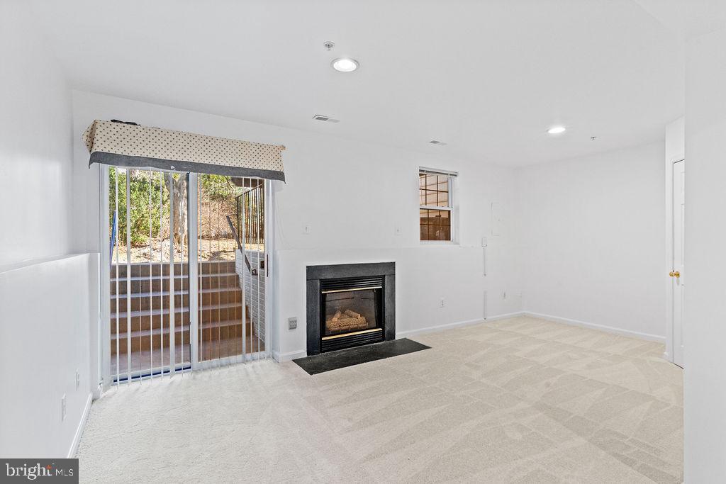 25450 UPPER CLUBHOUSE DR, CHANTILLY, Virginia 20152, 3 Bedrooms Bedrooms, ,2 BathroomsBathrooms,Residential,For sale,25450 UPPER CLUBHOUSE DR,VALO2113400 MLS # VALO2113400