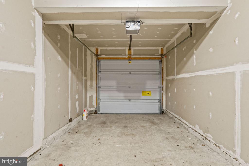 25450 UPPER CLUBHOUSE DR, CHANTILLY, Virginia 20152, 3 Bedrooms Bedrooms, ,2 BathroomsBathrooms,Residential,For sale,25450 UPPER CLUBHOUSE DR,VALO2113400 MLS # VALO2113400