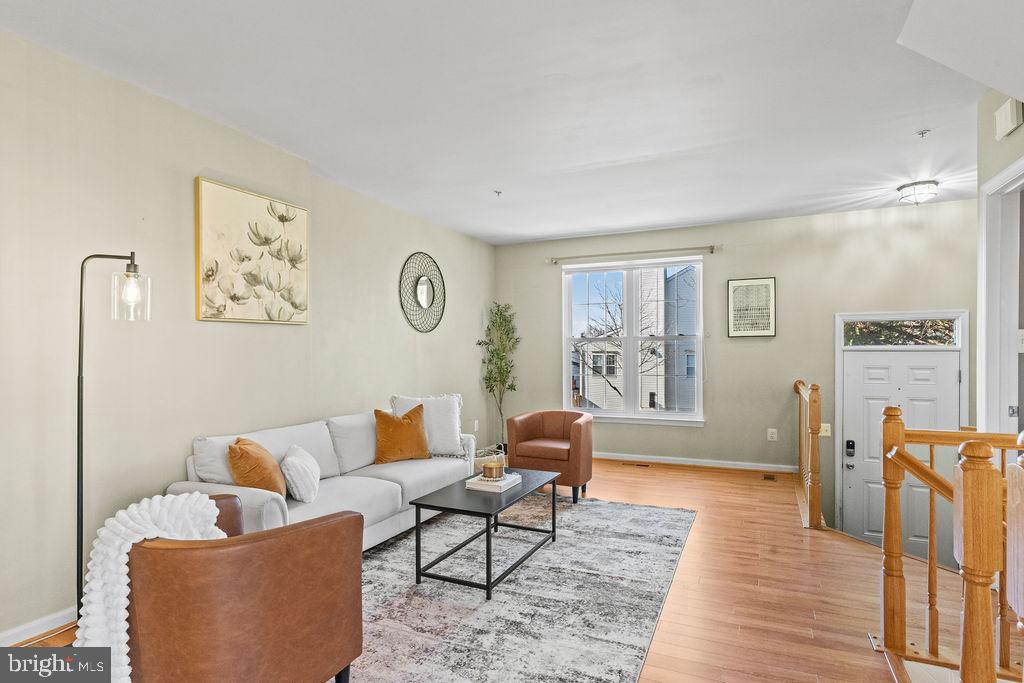 25450 UPPER CLUBHOUSE DR, CHANTILLY, Virginia 20152, 3 Bedrooms Bedrooms, ,2 BathroomsBathrooms,Residential,For sale,25450 UPPER CLUBHOUSE DR,VALO2113400 MLS # VALO2113400