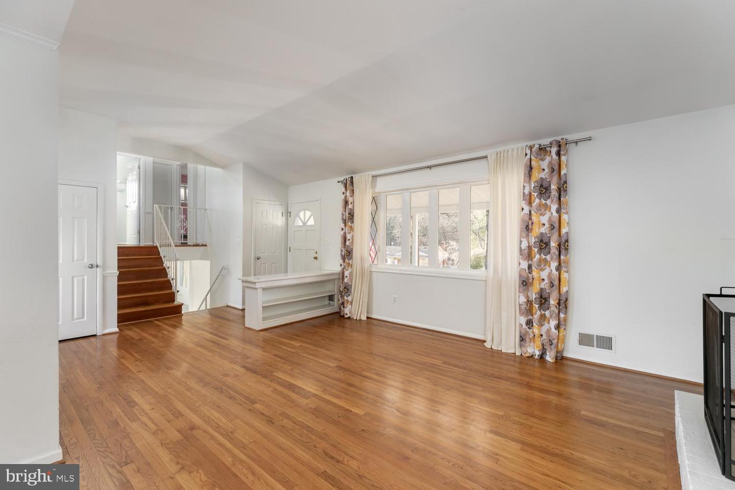 3604 CORNELL RD, FAIRFAX, Virginia 22030, 4 Bedrooms Bedrooms, ,2 BathroomsBathrooms,Residential,For sale,3604 CORNELL RD,VAFC2007614 MLS # VAFC2007614