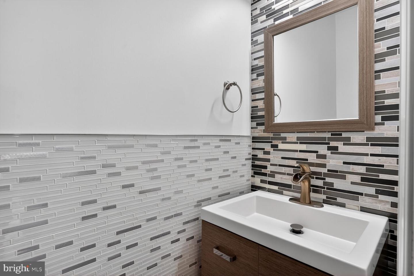 12105 WEDGEWAY PL, FAIRFAX, Virginia 22033, 2 Bedrooms Bedrooms, ,3 BathroomsBathrooms,Residential,For sale,12105 WEDGEWAY PL,VAFX2284396 MLS # VAFX2284396