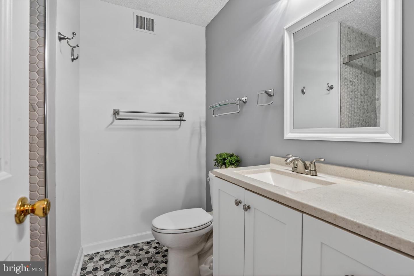 12105 WEDGEWAY PL, FAIRFAX, Virginia 22033, 2 Bedrooms Bedrooms, ,3 BathroomsBathrooms,Residential,For sale,12105 WEDGEWAY PL,VAFX2284396 MLS # VAFX2284396