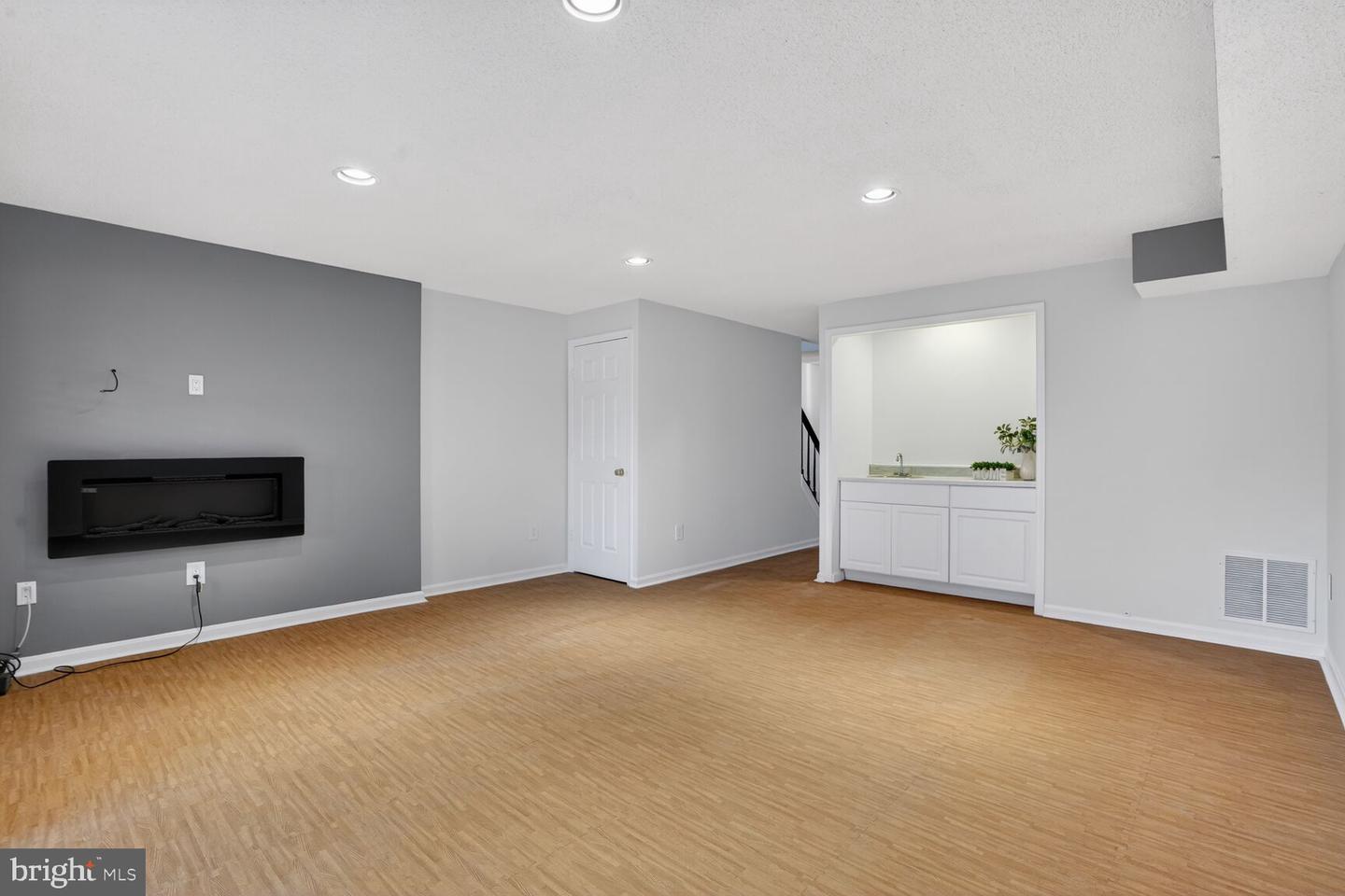 12105 WEDGEWAY PL, FAIRFAX, Virginia 22033, 2 Bedrooms Bedrooms, ,3 BathroomsBathrooms,Residential,For sale,12105 WEDGEWAY PL,VAFX2284396 MLS # VAFX2284396