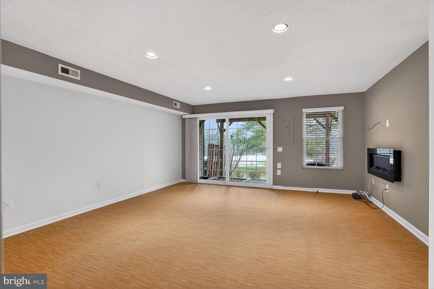 12105 WEDGEWAY PL, FAIRFAX, Virginia 22033, 2 Bedrooms Bedrooms, ,3 BathroomsBathrooms,Residential,For sale,12105 WEDGEWAY PL,VAFX2284396 MLS # VAFX2284396