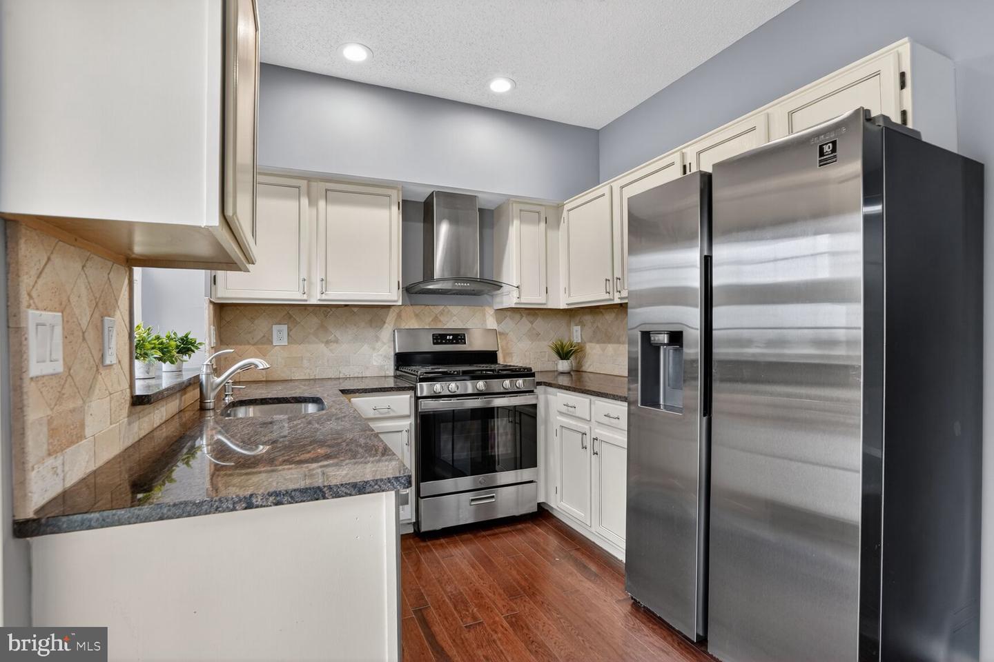 12105 WEDGEWAY PL, FAIRFAX, Virginia 22033, 2 Bedrooms Bedrooms, ,3 BathroomsBathrooms,Residential,For sale,12105 WEDGEWAY PL,VAFX2284396 MLS # VAFX2284396