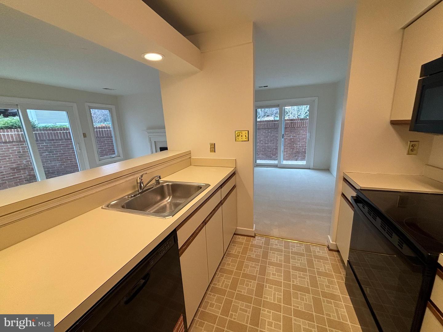5526 LANGSTON BLVD #11-E, ARLINGTON, Virginia 22207, 1 Bedroom Bedrooms, ,1 BathroomBathrooms,Residential,For sale,5526 LANGSTON BLVD #11-E,VAAR2067414 MLS # VAAR2067414