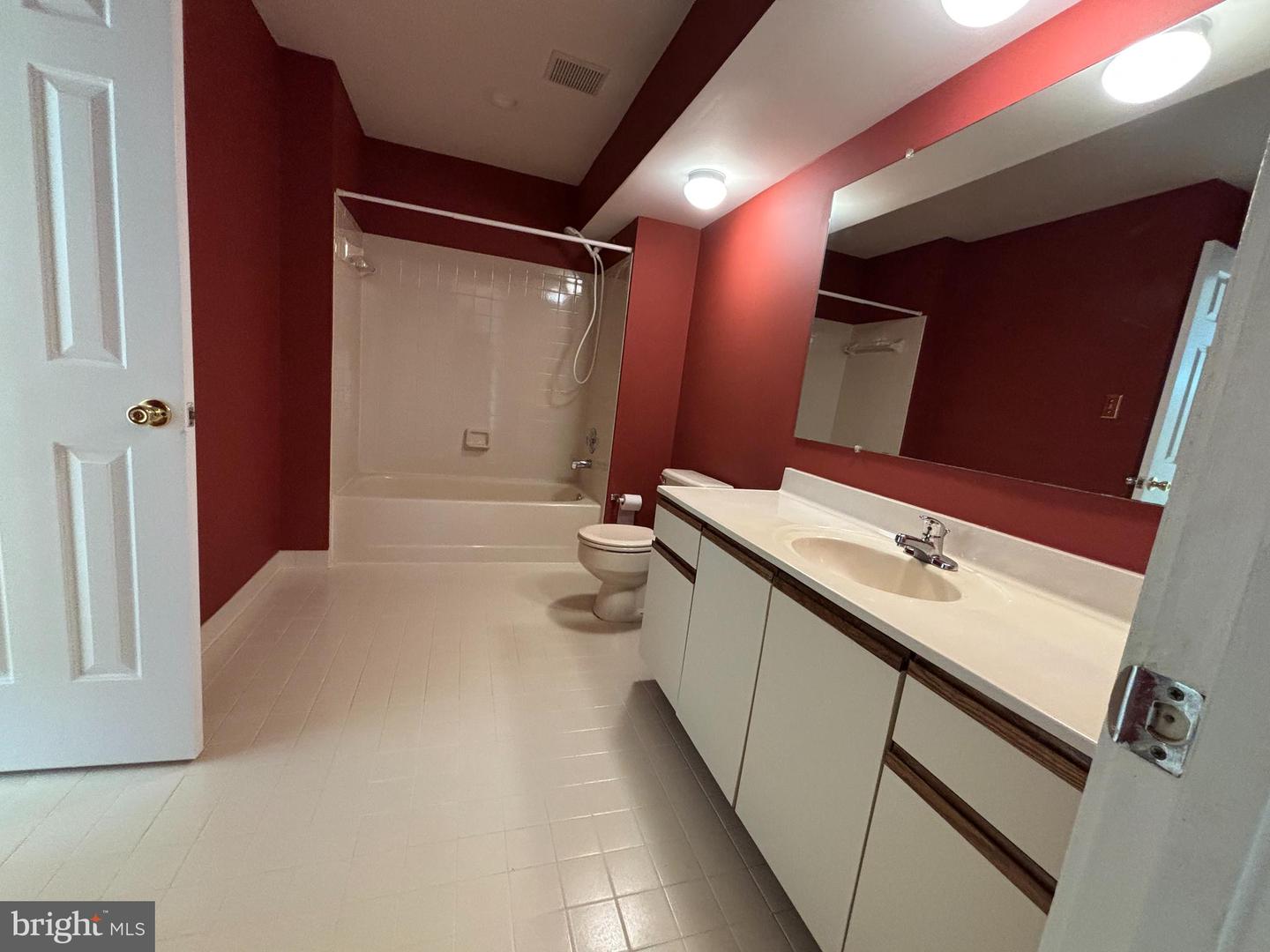 5526 LANGSTON BLVD #11-E, ARLINGTON, Virginia 22207, 1 Bedroom Bedrooms, ,1 BathroomBathrooms,Residential,For sale,5526 LANGSTON BLVD #11-E,VAAR2067414 MLS # VAAR2067414