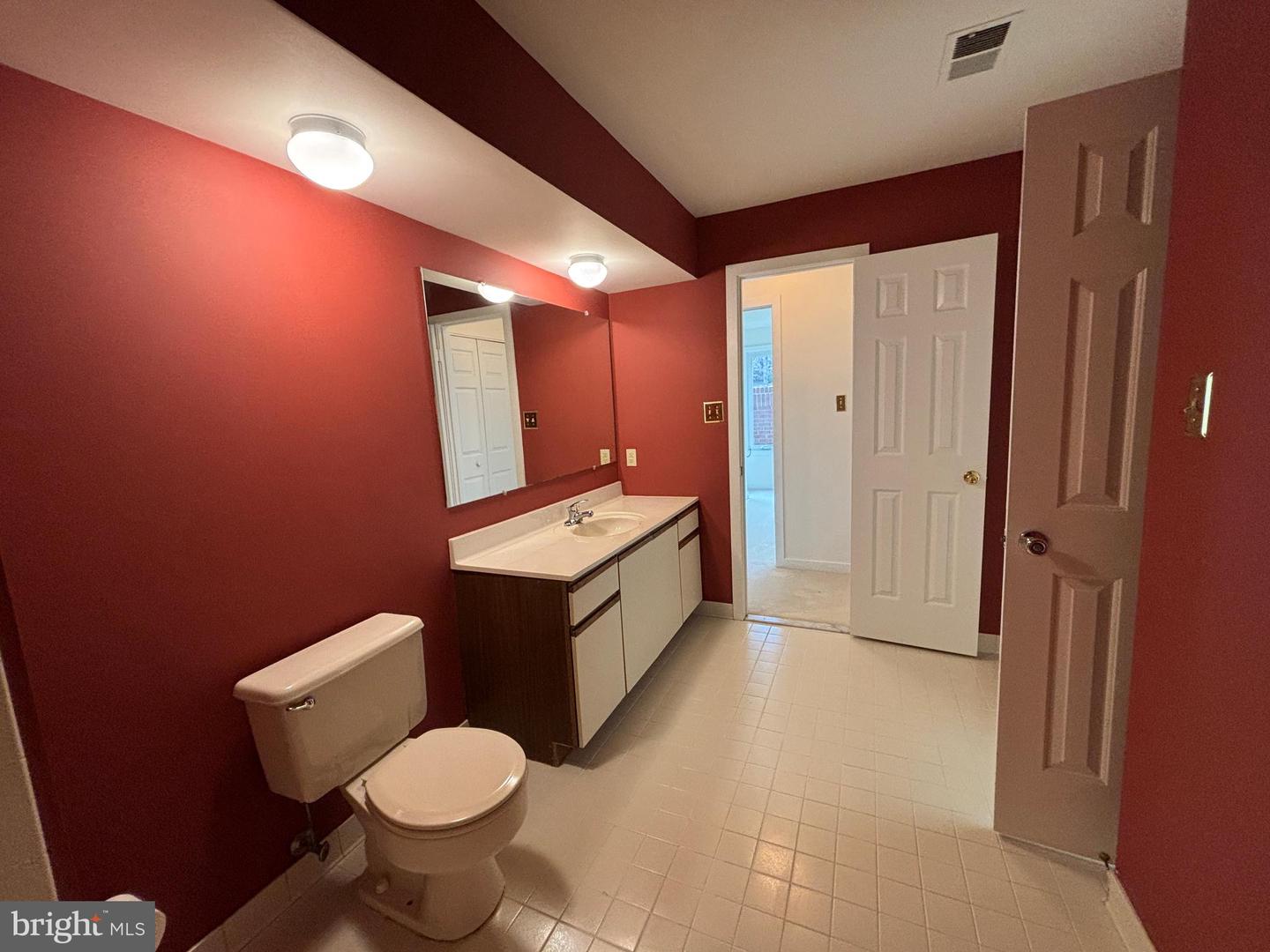 5526 LANGSTON BLVD #11-E, ARLINGTON, Virginia 22207, 1 Bedroom Bedrooms, ,1 BathroomBathrooms,Residential,For sale,5526 LANGSTON BLVD #11-E,VAAR2067414 MLS # VAAR2067414