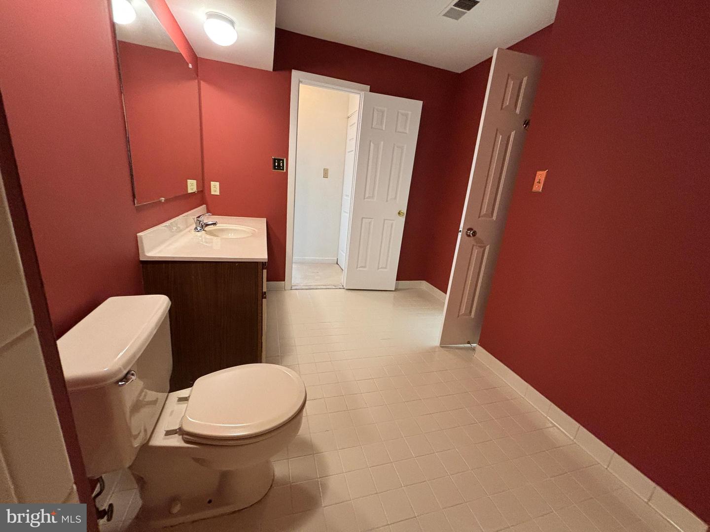 5526 LANGSTON BLVD #11-E, ARLINGTON, Virginia 22207, 1 Bedroom Bedrooms, ,1 BathroomBathrooms,Residential,For sale,5526 LANGSTON BLVD #11-E,VAAR2067414 MLS # VAAR2067414