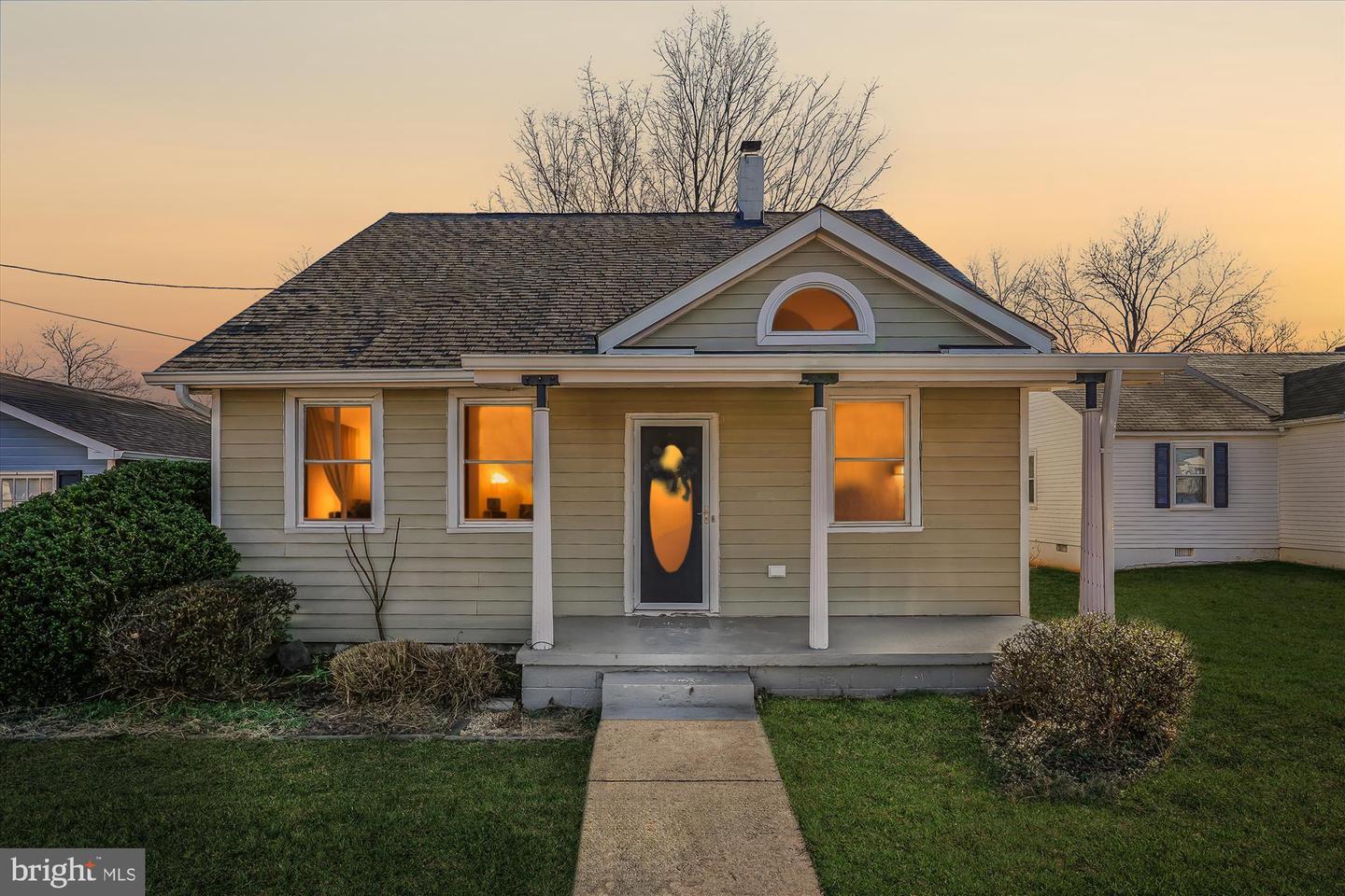 104 PERSHING AVE NW, LEESBURG, Virginia 20176, 3 Bedrooms Bedrooms, 11 Rooms Rooms,2 BathroomsBathrooms,Residential,For sale,104 PERSHING AVE NW,VALO2113480 MLS # VALO2113480