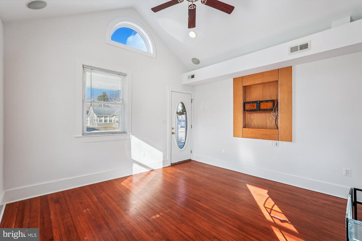 104 PERSHING AVE NW, LEESBURG, Virginia 20176, 3 Bedrooms Bedrooms, 11 Rooms Rooms,2 BathroomsBathrooms,Residential,For sale,104 PERSHING AVE NW,VALO2113480 MLS # VALO2113480