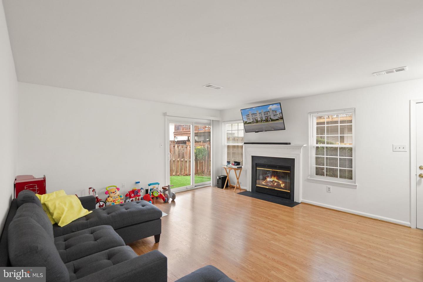 8003 COPPERFIELD WAY, MANASSAS, Virginia 20109, 2 Bedrooms Bedrooms, ,2 BathroomsBathrooms,Residential,For sale,8003 COPPERFIELD WAY,VAPW2110062 MLS # VAPW2110062