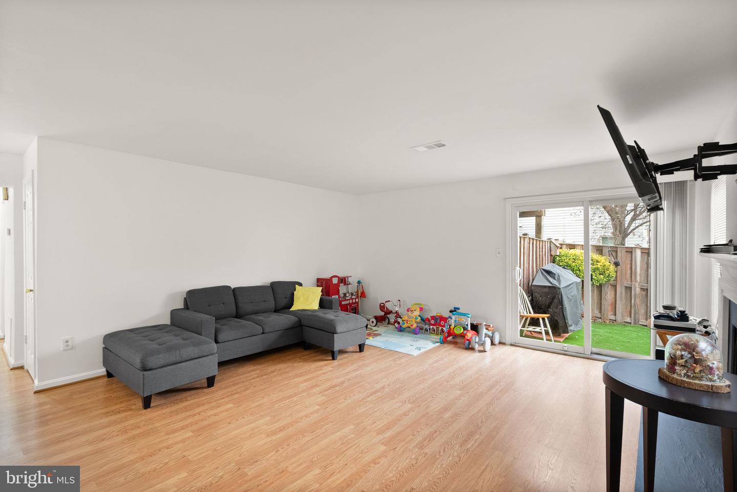 8003 COPPERFIELD WAY, MANASSAS, Virginia 20109, 2 Bedrooms Bedrooms, ,2 BathroomsBathrooms,Residential,For sale,8003 COPPERFIELD WAY,VAPW2110062 MLS # VAPW2110062