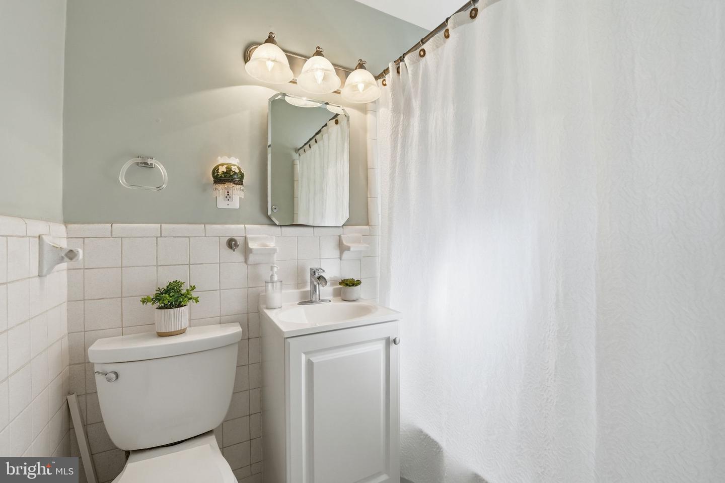 6821 BARRETT RD, FALLS CHURCH, Virginia 22042, 3 Bedrooms Bedrooms, 7 Rooms Rooms,1 BathroomBathrooms,Residential,For sale,6821 BARRETT RD,VAFX2284568 MLS # VAFX2284568