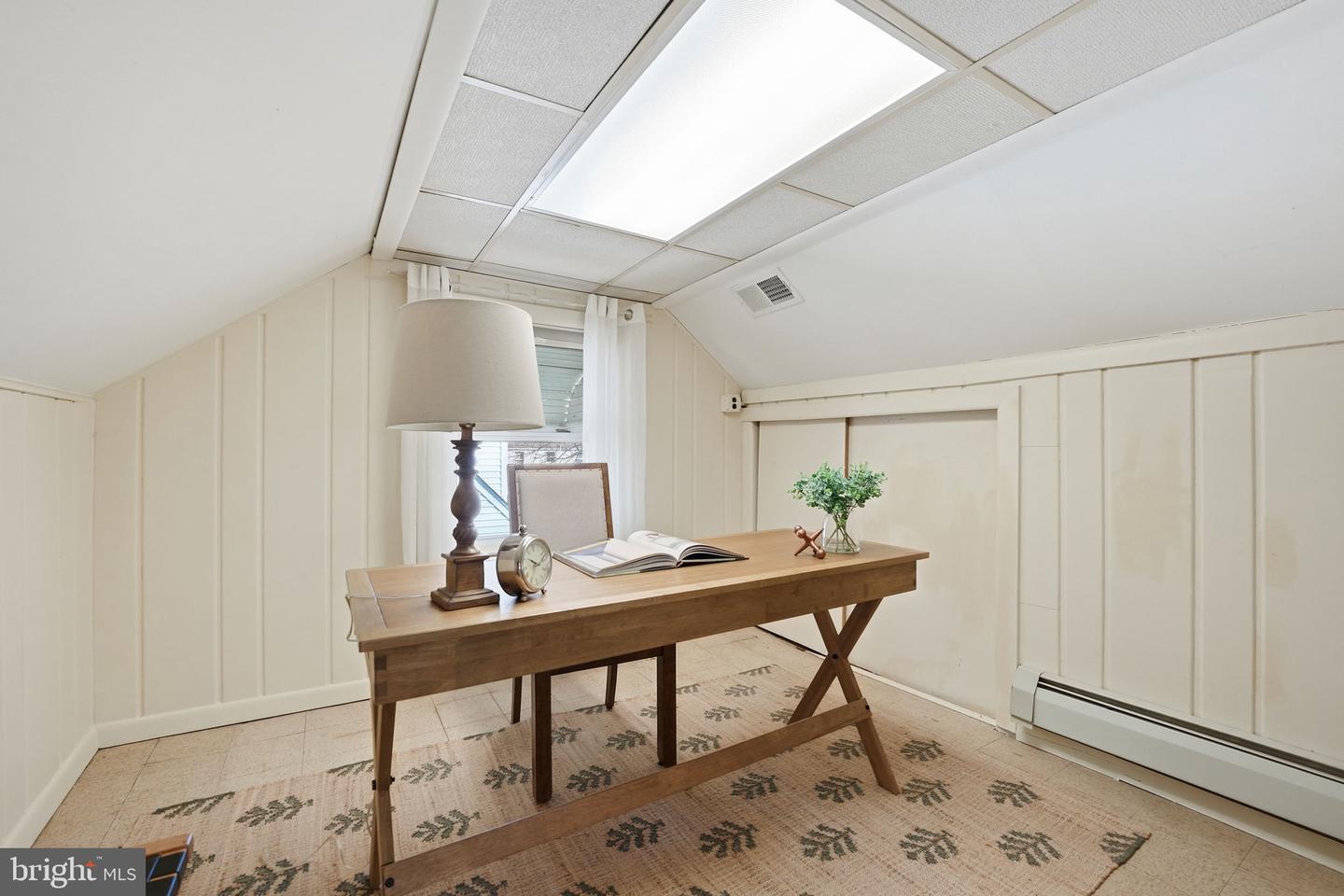 6821 BARRETT RD, FALLS CHURCH, Virginia 22042, 3 Bedrooms Bedrooms, 7 Rooms Rooms,1 BathroomBathrooms,Residential,For sale,6821 BARRETT RD,VAFX2284568 MLS # VAFX2284568