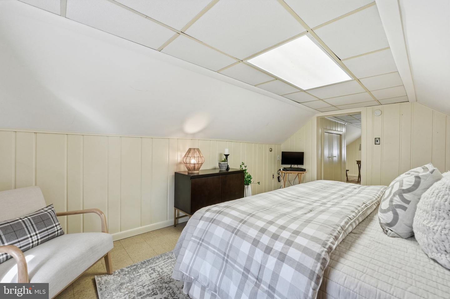 6821 BARRETT RD, FALLS CHURCH, Virginia 22042, 3 Bedrooms Bedrooms, 7 Rooms Rooms,1 BathroomBathrooms,Residential,For sale,6821 BARRETT RD,VAFX2284568 MLS # VAFX2284568