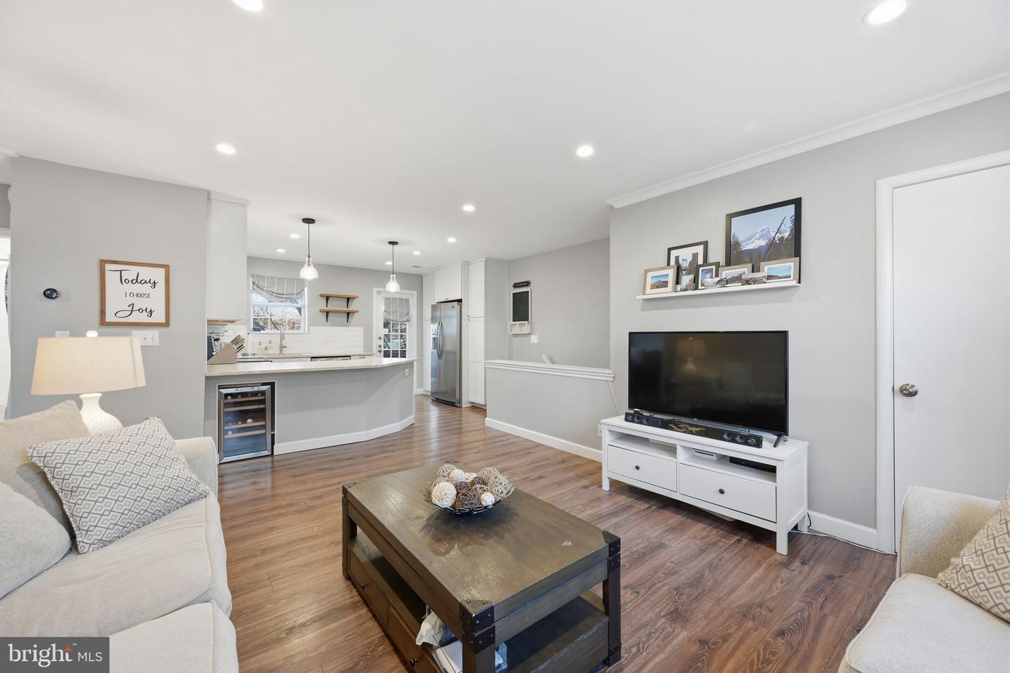 4608 28TH RD S #B, ARLINGTON, Virginia 22206, 2 Bedrooms Bedrooms, 3 Rooms Rooms,1 BathroomBathrooms,Residential,For sale,4608 28TH RD S #B,VAAR2067444 MLS # VAAR2067444