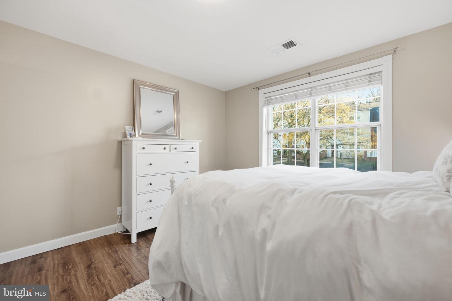 4608 28TH RD S #B, ARLINGTON, Virginia 22206, 2 Bedrooms Bedrooms, 3 Rooms Rooms,1 BathroomBathrooms,Residential,For sale,4608 28TH RD S #B,VAAR2067444 MLS # VAAR2067444