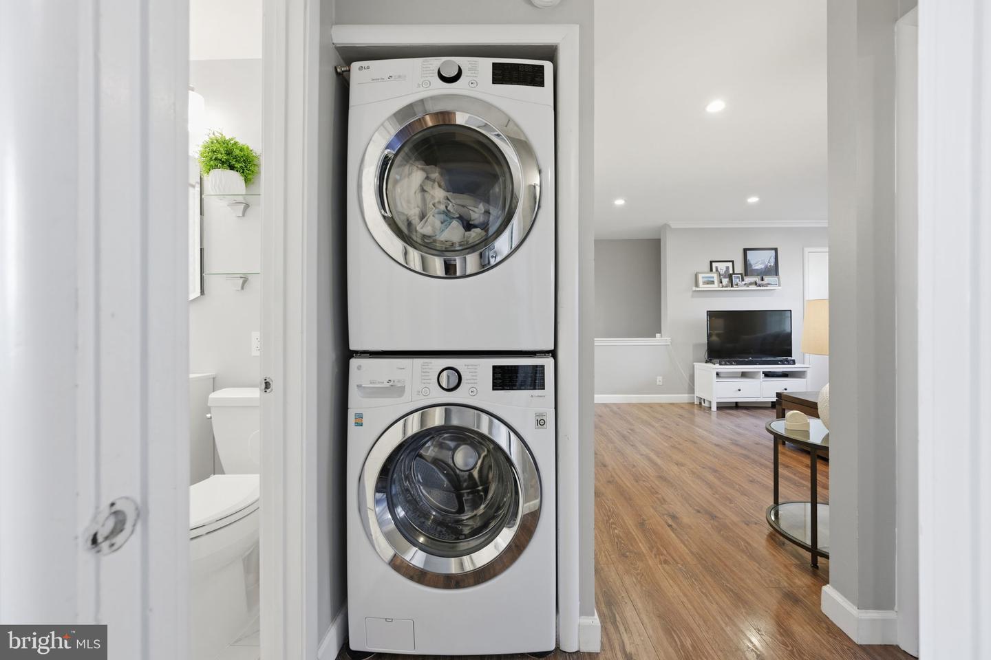 4608 28TH RD S #B, ARLINGTON, Virginia 22206, 2 Bedrooms Bedrooms, 3 Rooms Rooms,1 BathroomBathrooms,Residential,For sale,4608 28TH RD S #B,VAAR2067444 MLS # VAAR2067444