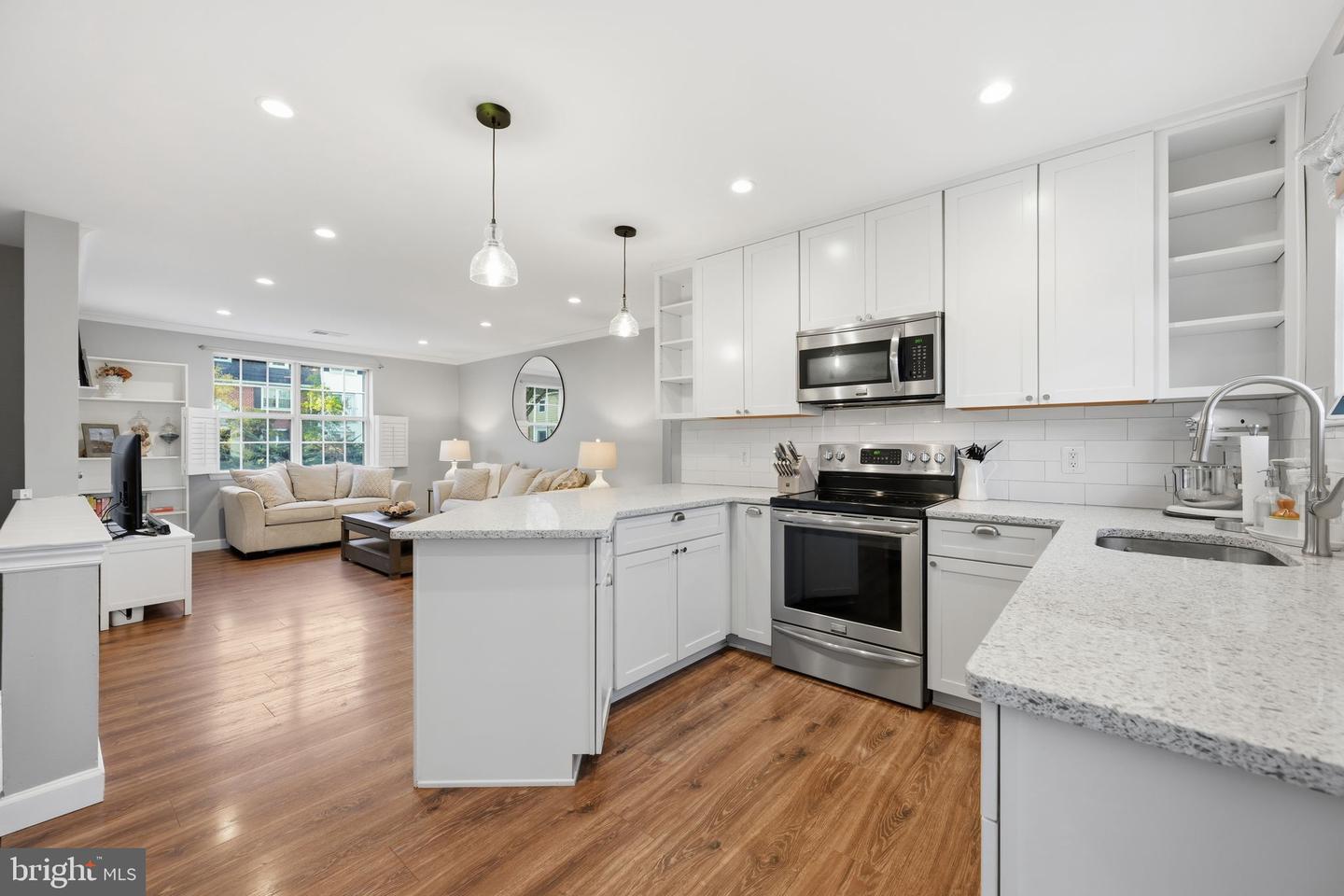 4608 28TH RD S #B, ARLINGTON, Virginia 22206, 2 Bedrooms Bedrooms, 3 Rooms Rooms,1 BathroomBathrooms,Residential,For sale,4608 28TH RD S #B,VAAR2067444 MLS # VAAR2067444