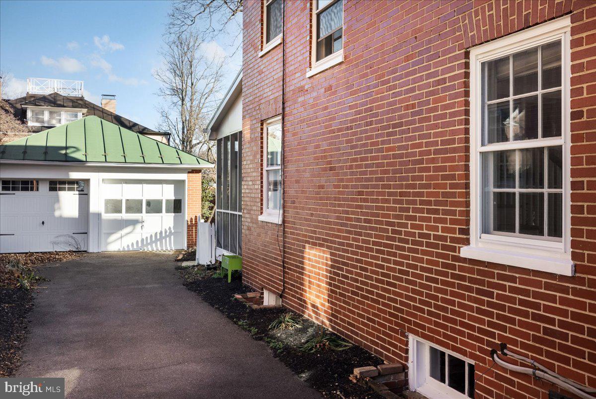 330 W CECIL ST, WINCHESTER, Virginia 22601, 3 Bedrooms Bedrooms, ,2 BathroomsBathrooms,Residential,For sale,330 W CECIL ST,VAWI2009700 MLS # VAWI2009700