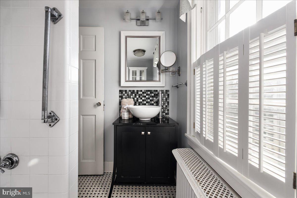 330 W CECIL ST, WINCHESTER, Virginia 22601, 3 Bedrooms Bedrooms, ,2 BathroomsBathrooms,Residential,For sale,330 W CECIL ST,VAWI2009700 MLS # VAWI2009700