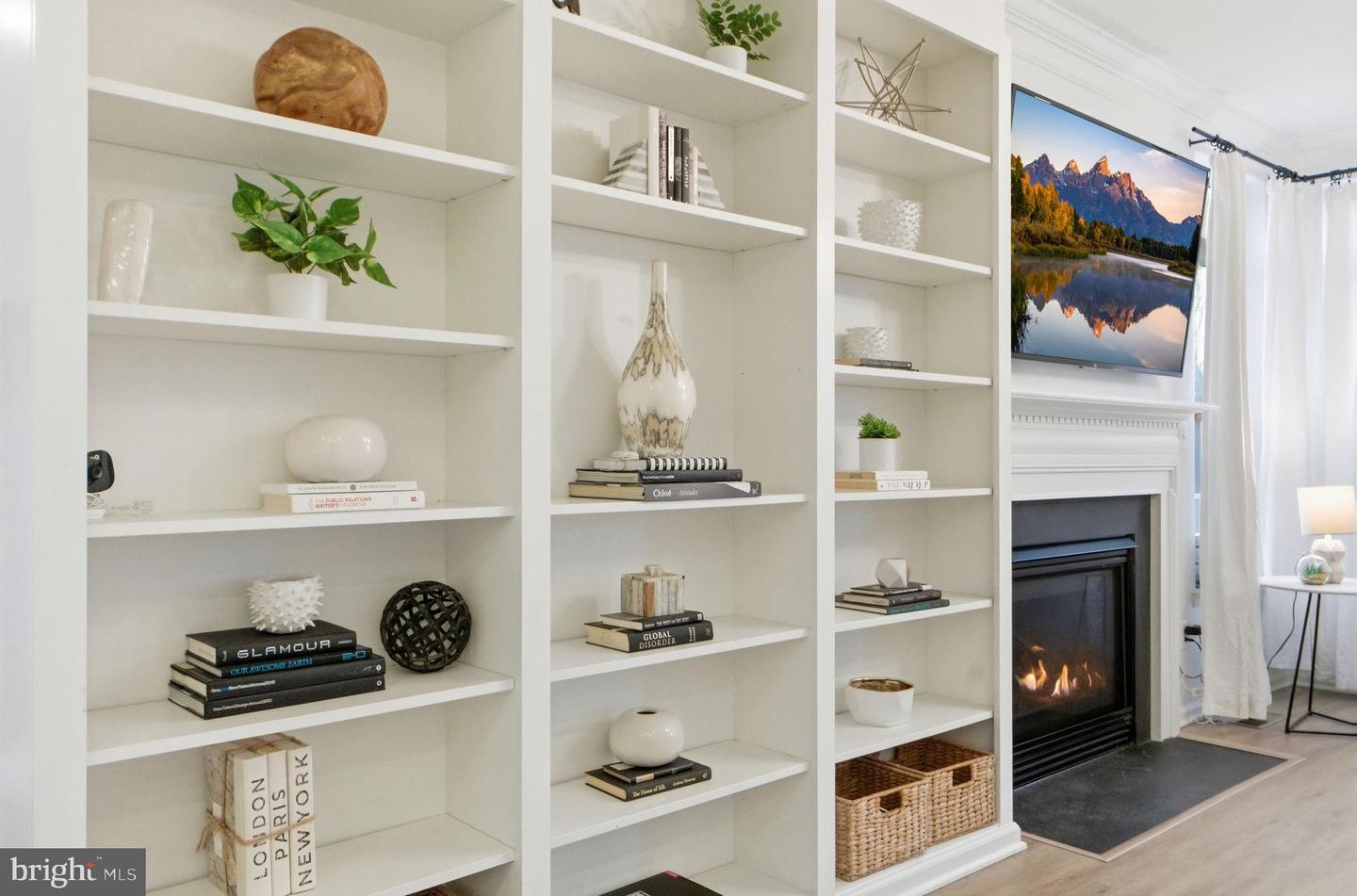 43038 TIPPMAN PL, CHANTILLY, Virginia 20152, 4 Bedrooms Bedrooms, 16 Rooms Rooms,3 BathroomsBathrooms,Residential,For sale,43038 TIPPMAN PL,VALO2113536 MLS # VALO2113536