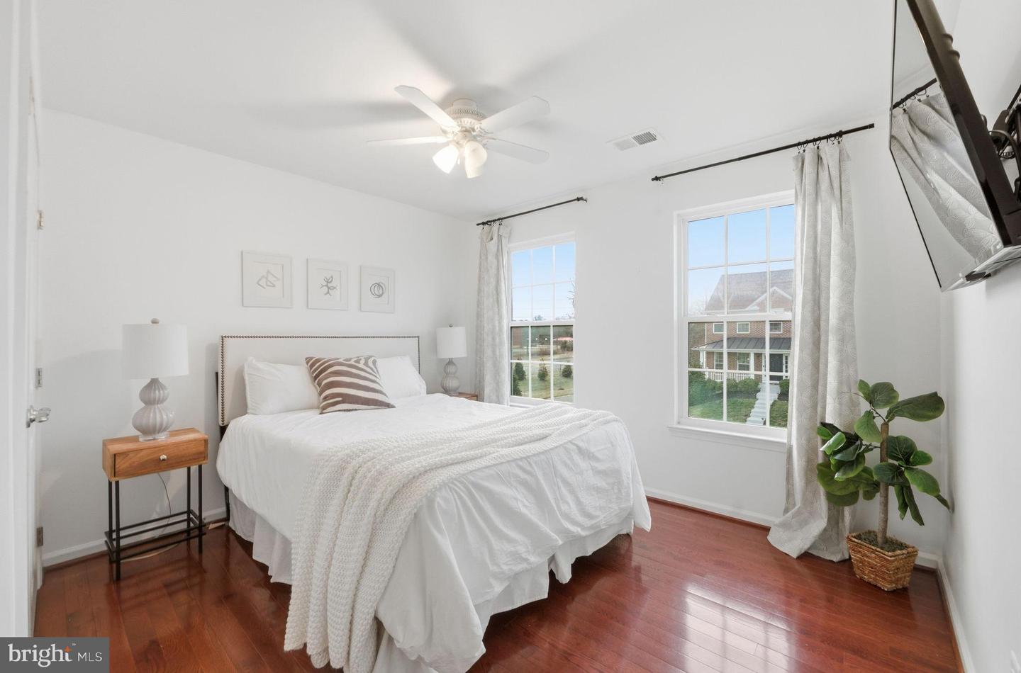 43038 TIPPMAN PL, CHANTILLY, Virginia 20152, 4 Bedrooms Bedrooms, 16 Rooms Rooms,3 BathroomsBathrooms,Residential,For sale,43038 TIPPMAN PL,VALO2113536 MLS # VALO2113536