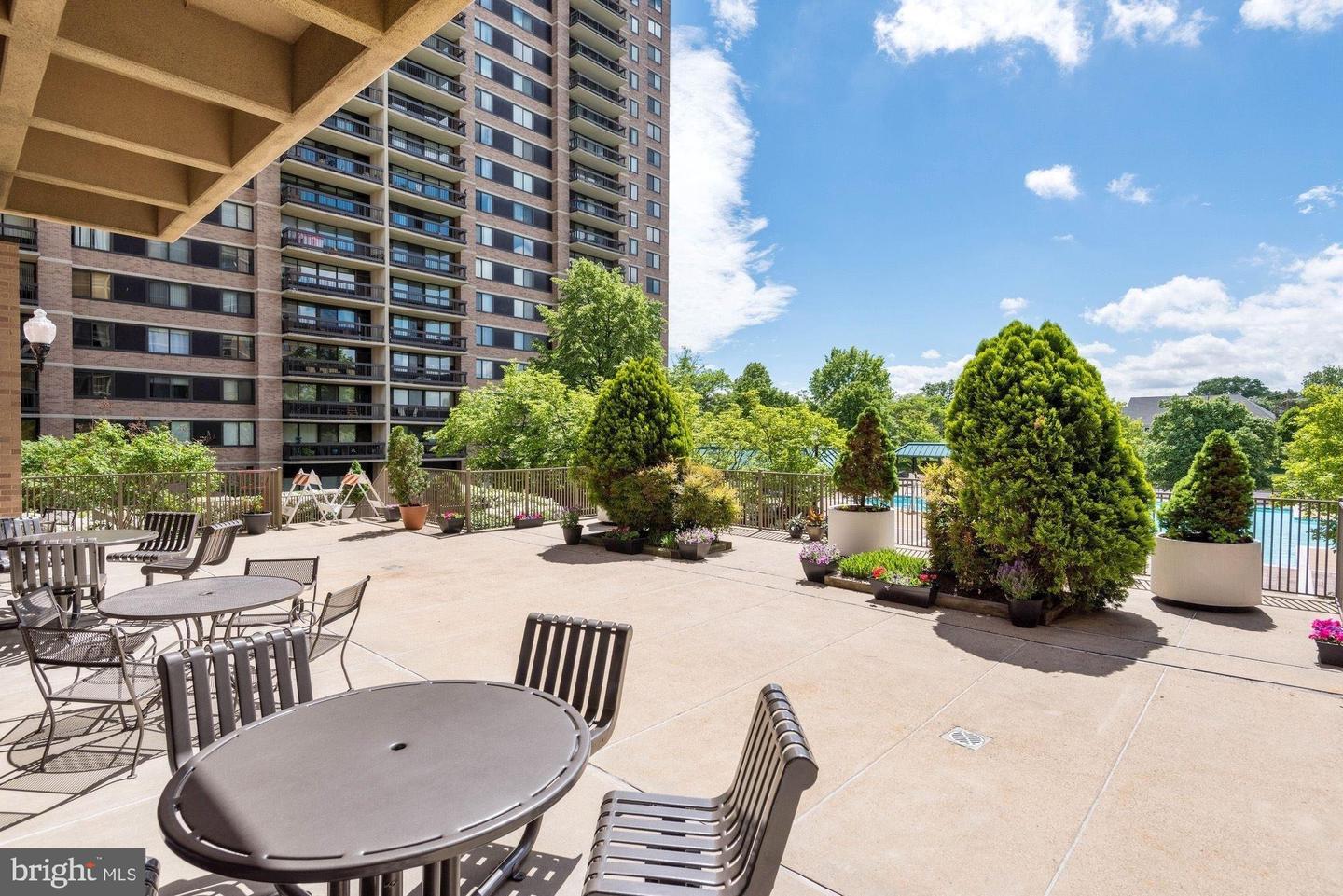 5501 SEMINARY RD #1503S, FALLS CHURCH, Virginia 22041, 1 Bedroom Bedrooms, 4 Rooms Rooms,1 BathroomBathrooms,Residential,For sale,5501 SEMINARY RD #1503S,VAFX2284700 MLS # VAFX2284700