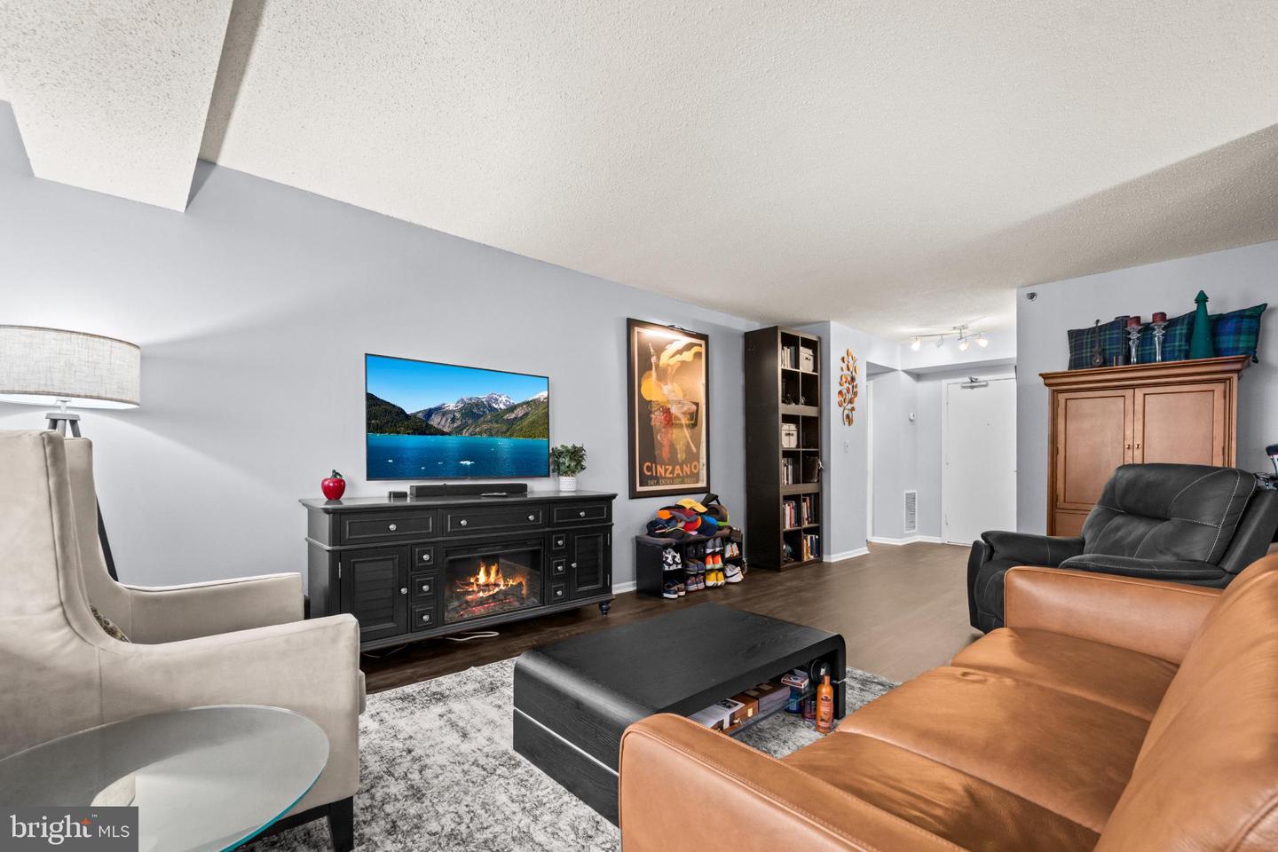 5501 SEMINARY RD #1503S, FALLS CHURCH, Virginia 22041, 1 Bedroom Bedrooms, 4 Rooms Rooms,1 BathroomBathrooms,Residential,For sale,5501 SEMINARY RD #1503S,VAFX2284700 MLS # VAFX2284700