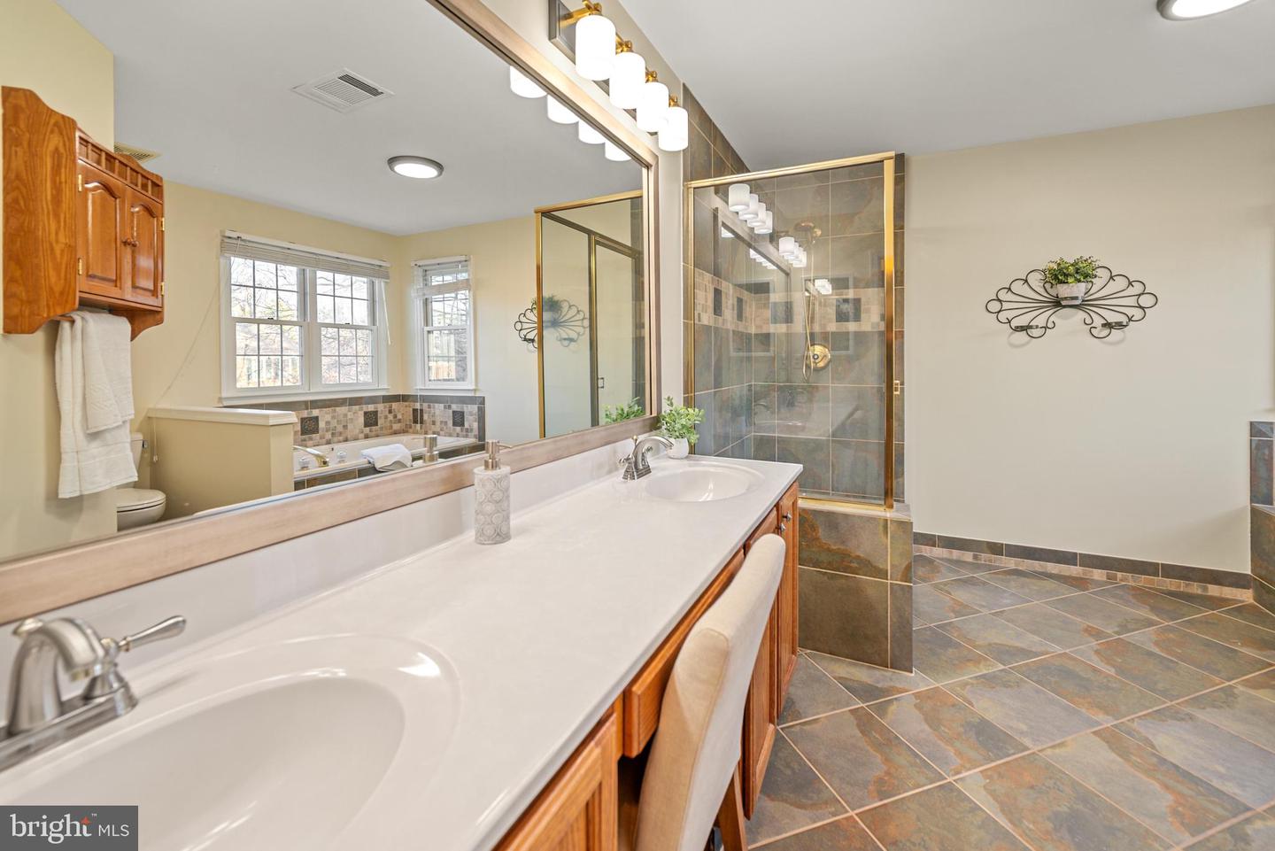 13100 ROCKPOINTE CT, CLIFTON, Virginia 20124, 4 Bedrooms Bedrooms, ,3 BathroomsBathrooms,Residential,For sale,13100 ROCKPOINTE CT,VAFX2284712 MLS # VAFX2284712