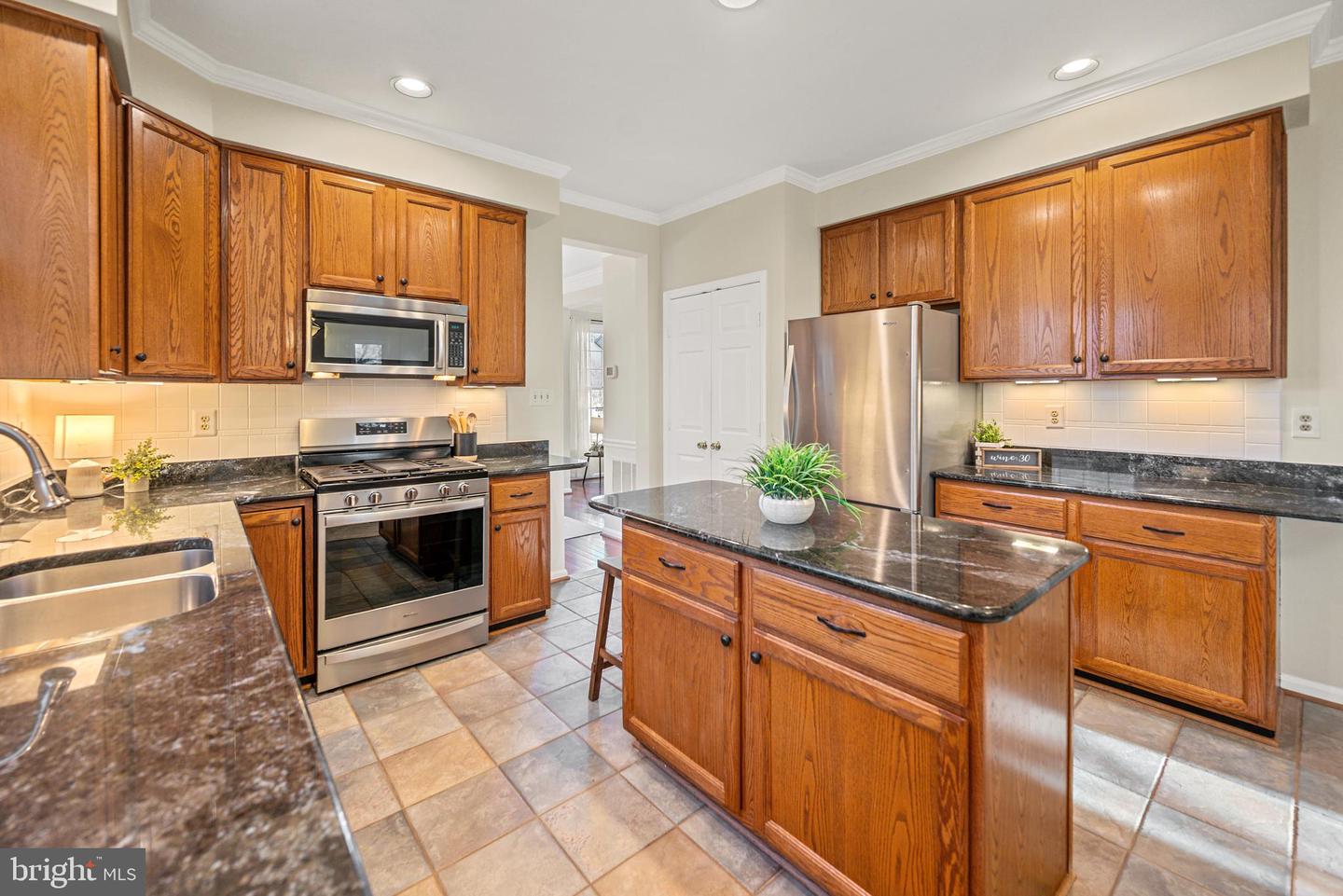 13100 ROCKPOINTE CT, CLIFTON, Virginia 20124, 4 Bedrooms Bedrooms, ,3 BathroomsBathrooms,Residential,For sale,13100 ROCKPOINTE CT,VAFX2284712 MLS # VAFX2284712