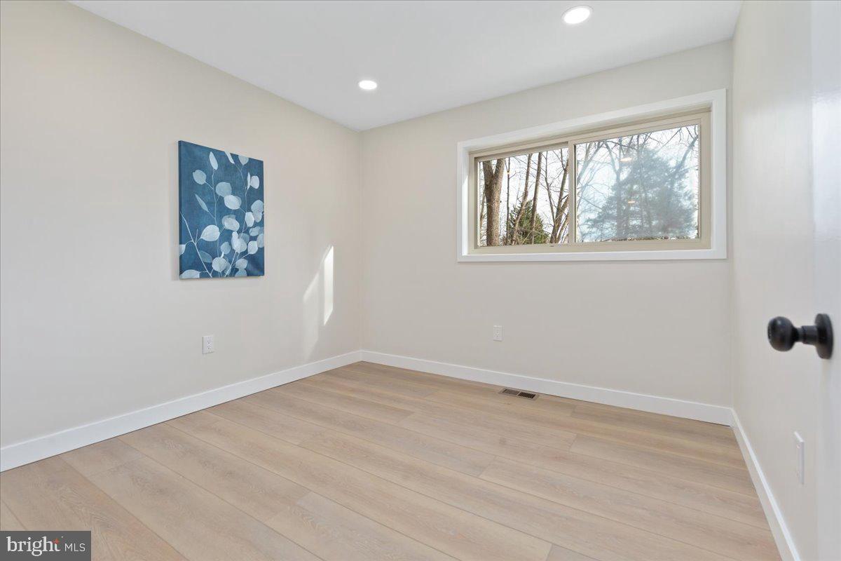 123 HILLSDALE DR, STERLING, Virginia 20164, 4 Bedrooms Bedrooms, ,2 BathroomsBathrooms,Residential,For sale,123 HILLSDALE DR,VALO2113546 MLS # VALO2113546